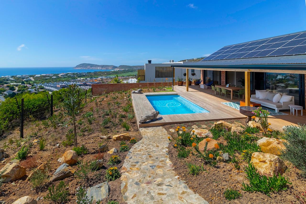 Stone 'n Sea - Aerial view of clifftop retreat